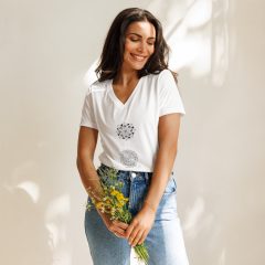 Comfortable and Stylish Women’s Relaxed V-neck t-shirt